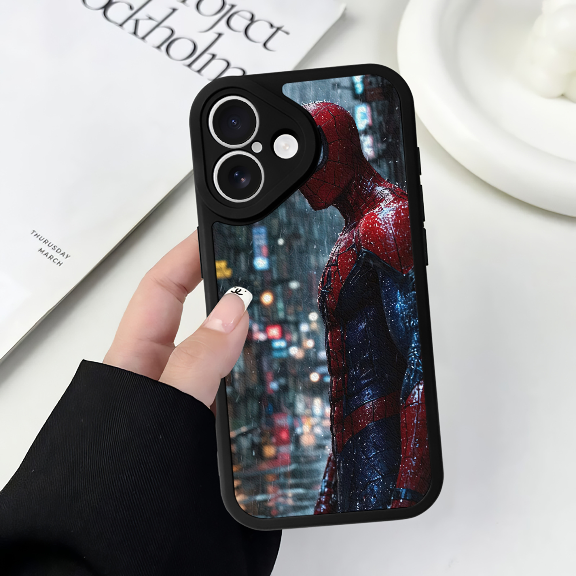 Spider Man スパイダーマン 【iPhone 16シリーズ対応】シリコンスマホケース（レザー調） 材質：シリコン